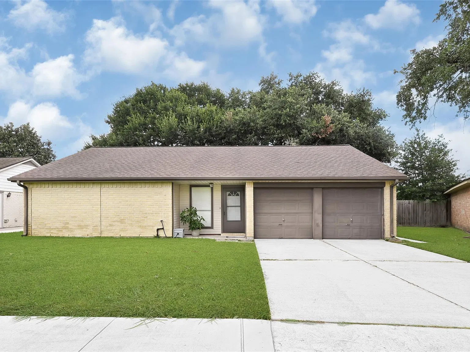 3 bed, 2.0 bath, 1454 sqft, $2,000 — Photo 1