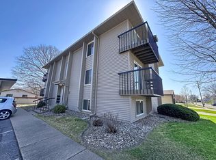 1816 53rd St #9, Moline, IL 61265