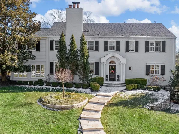 1 Fox Run Ln, Saint Louis, MO 63131