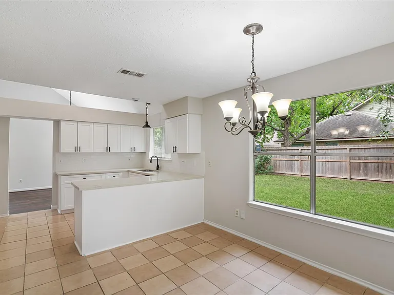 4807 Shadowdale Dr — Photo 7