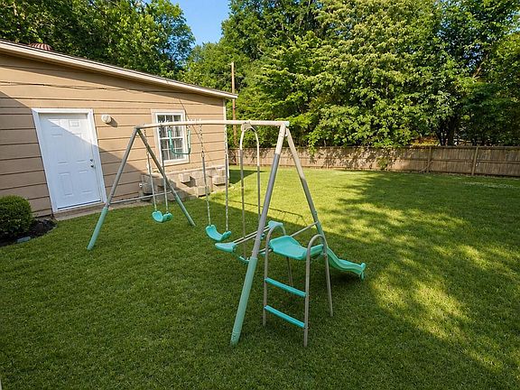 3rd image of 1436 Pontotoc St