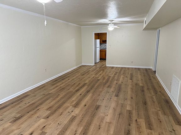 4th image of 1503 Valley Rd APT C