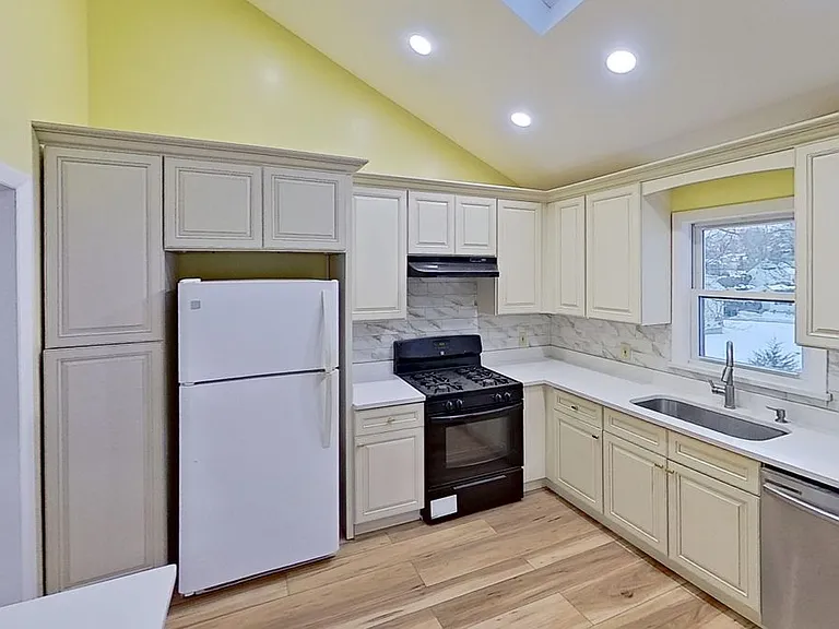 52 Rockefeller St #2 — Photo 2