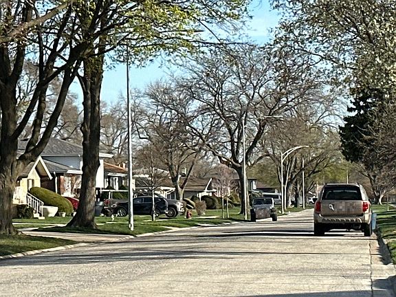 3rd image of 4917 W 105th St