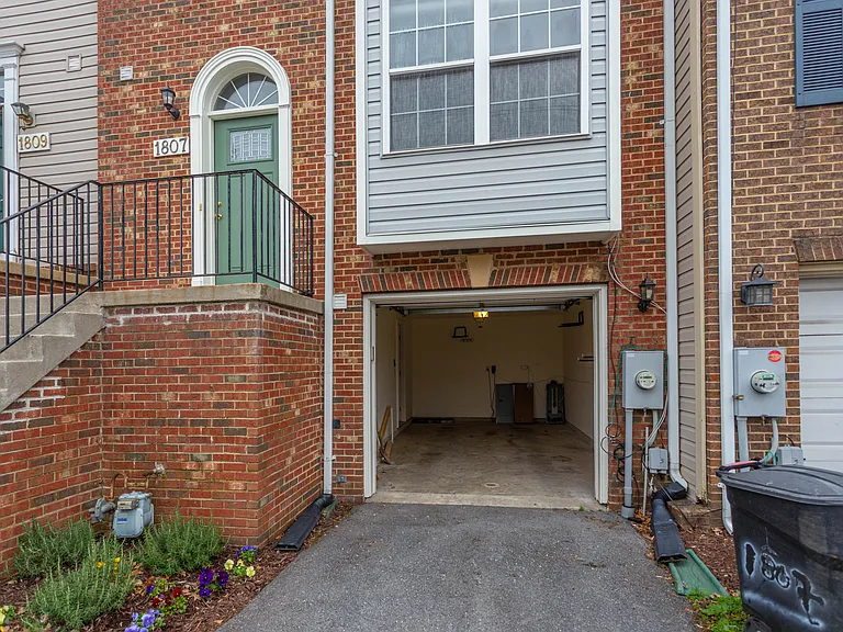 1807 Locust Grove Rd — Photo 18