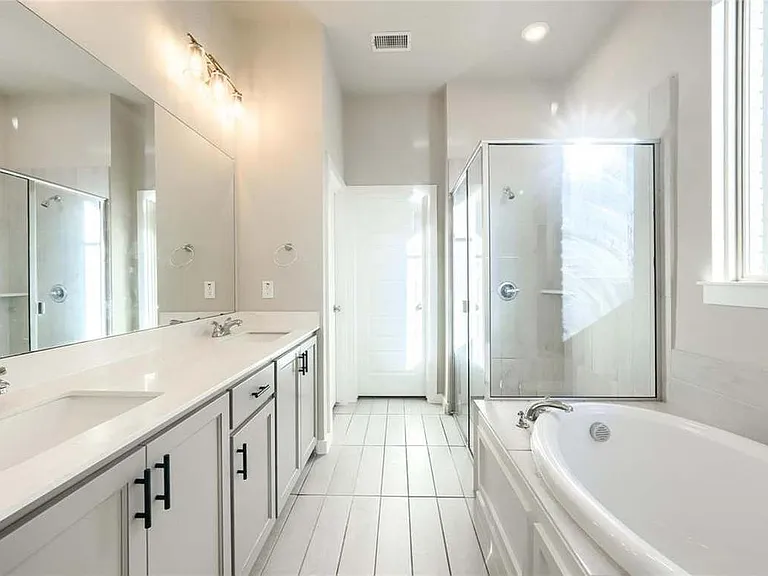 3300 Hawkins Ave — Photo 4