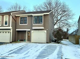 20 Ziemke Farm Ln, Cohoes, NY 12047