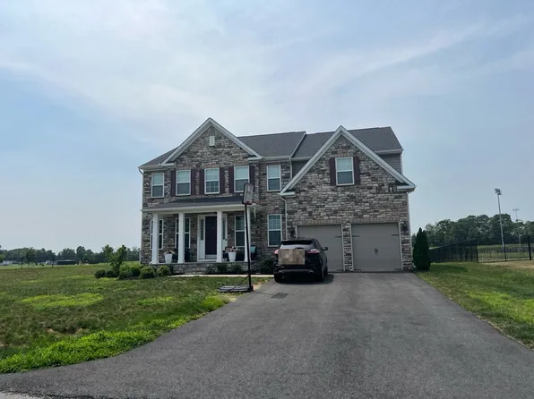 10052 Premier St, Fredericksburg, VA 22408