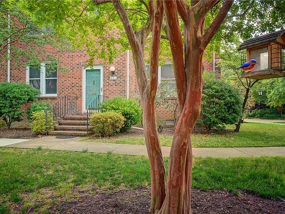2nd image of 441 Westover Mews