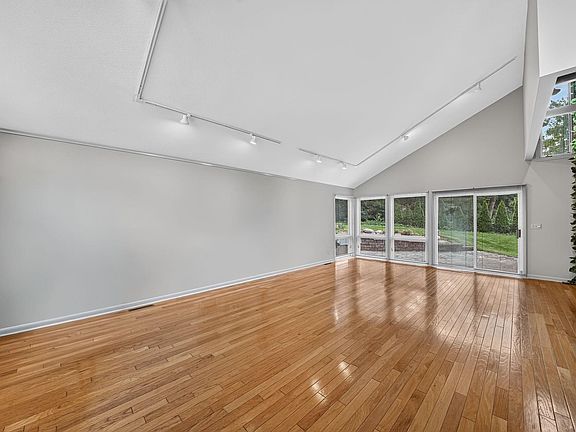 3rd image of 17130 Ridgefield Ct