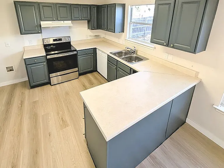 222 Phillips St — Photo 7