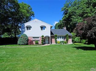 3 Horizon Rd, Great Neck, NY 11020