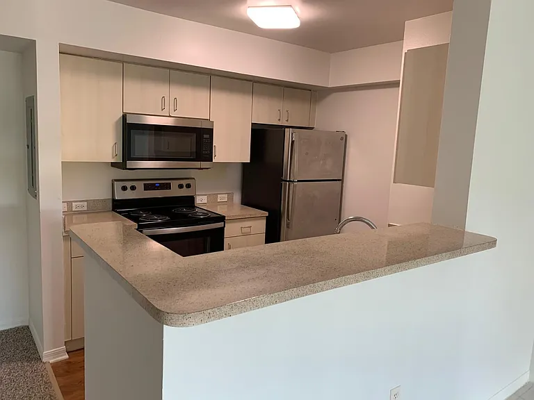 11165 SW 6th St #305 — Photo 7
