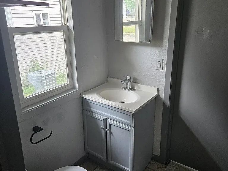 1512 E Bowman St — Photo 7