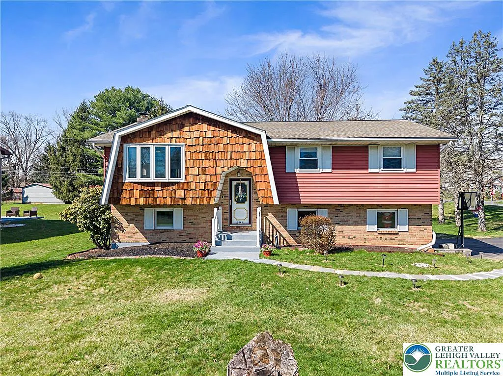 3945 Hemlock Pl photo 1