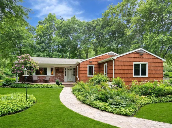 8 Mcculloch Drive, Dix Hills, NY 11746