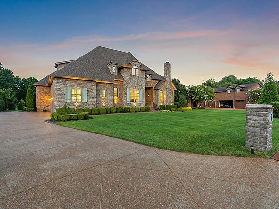 5th image of 618 Ridgecrest Ln