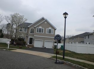 5 Theodore Dr, Eatontown, NJ 07724