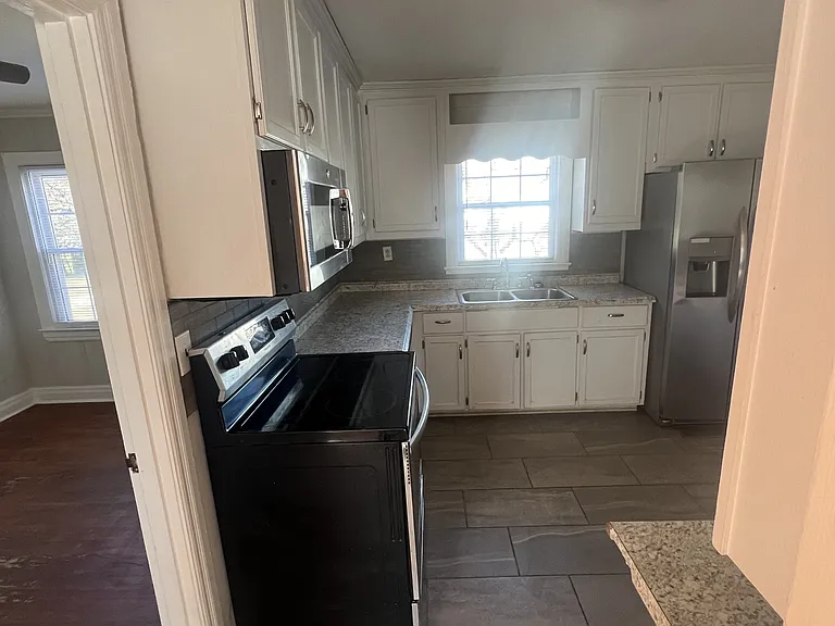 204 Greenview Dr — Photo 5