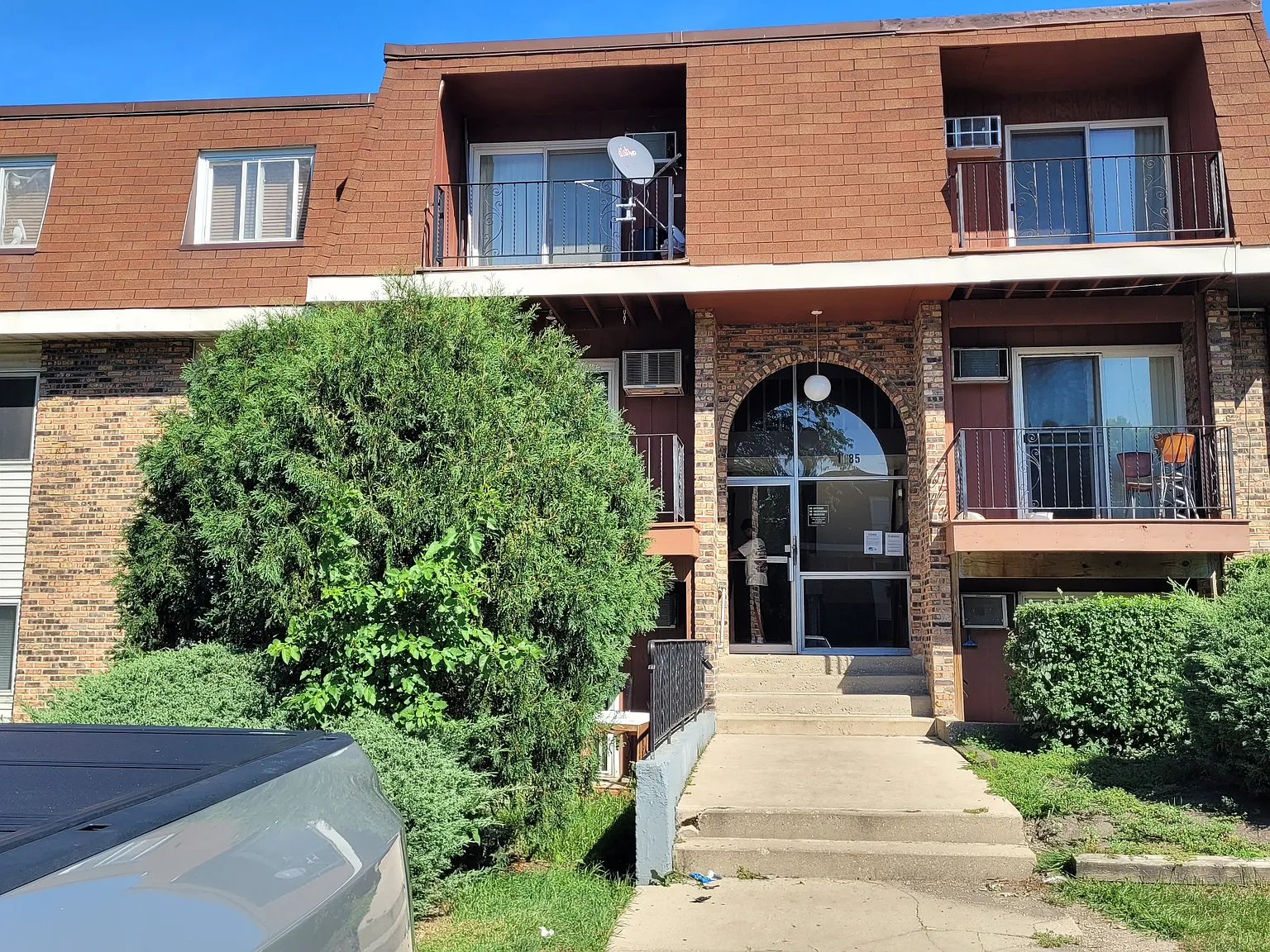 2 bed, 1000 sqft, $1,900 — Photo 1