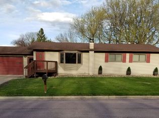 800 7th St NW, Waseca, MN 56093