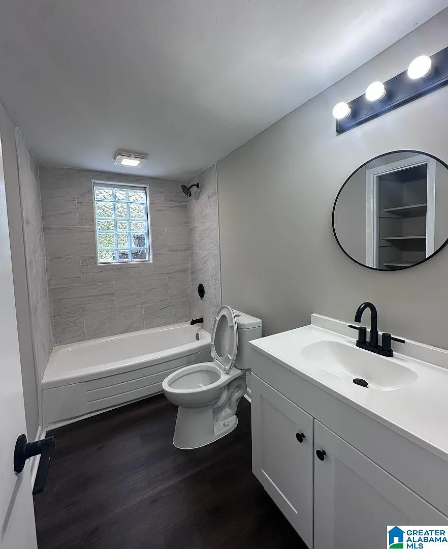 2 bed, 1.0 bath, $850 — Photo 2