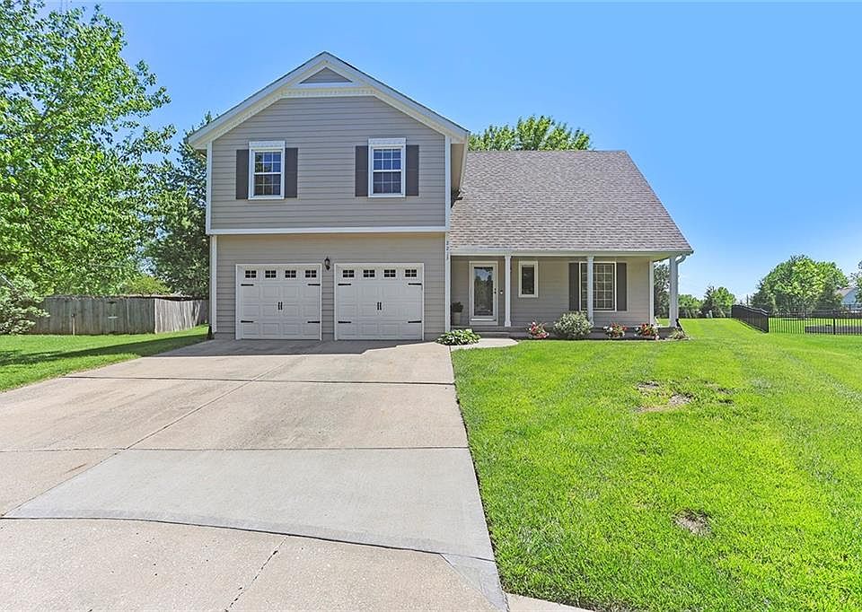 1st image of 2213 NW Summerfield Dr