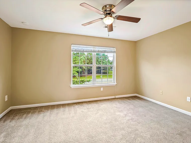 20206 Foothill Ter — Photo 26