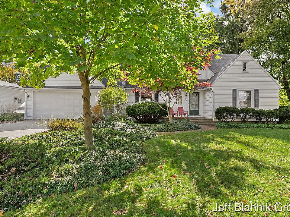 1st image of 2764 Grandview Dr NW