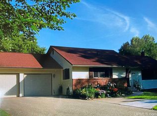 1304 S Hemlock St, Iron Mountain, MI 49801