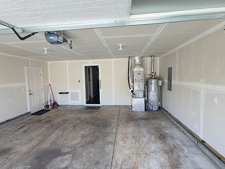 2988 NE Roxy Pl — Photo 11