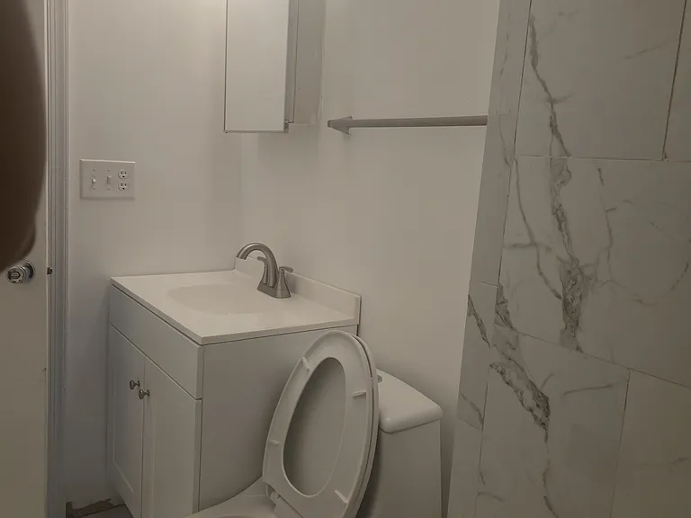 Master Bedroom bathroom
