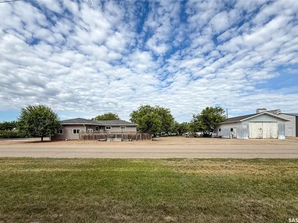 223 2nd AVENUE E, Frontier, SK S0N 0W0