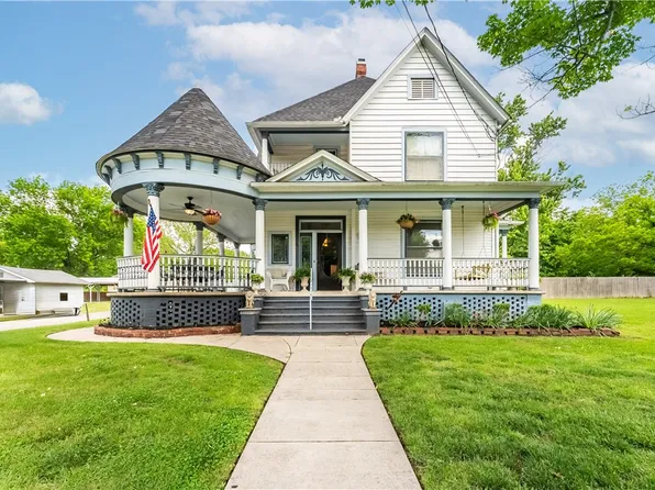 200 E Parks St, Prairie Grove, AR 72753