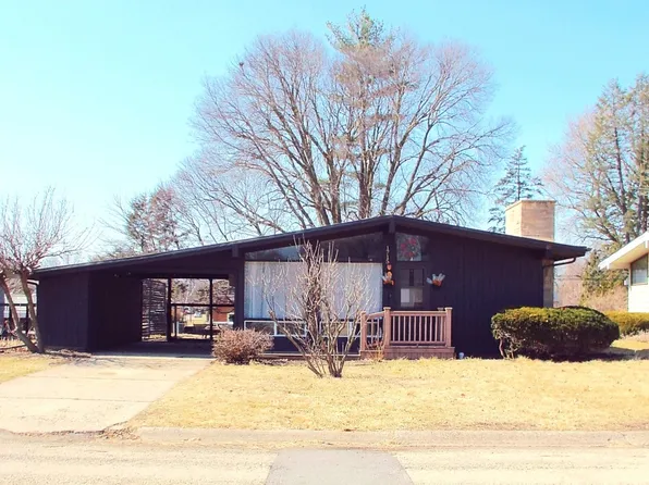 1715 Avenue E, Sterling, IL 61081