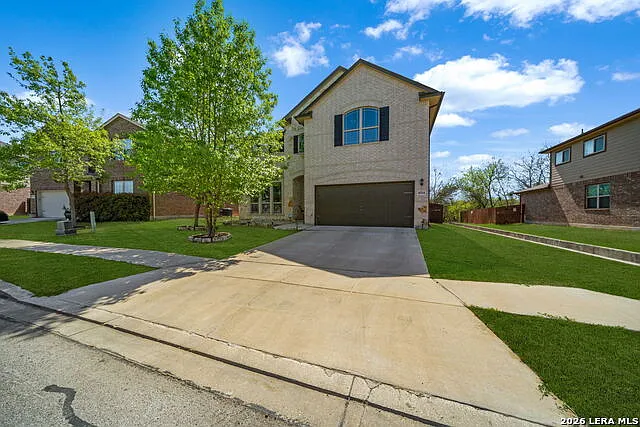 4 bed, 2.5 bath, 2866 sqft, $2,300 — Photo 2