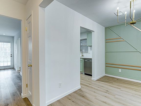 4th image of 3326 E Foxburrow Cir