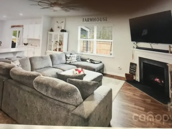 147 Ashelyn Park Dr, Fletcher, NC 28732