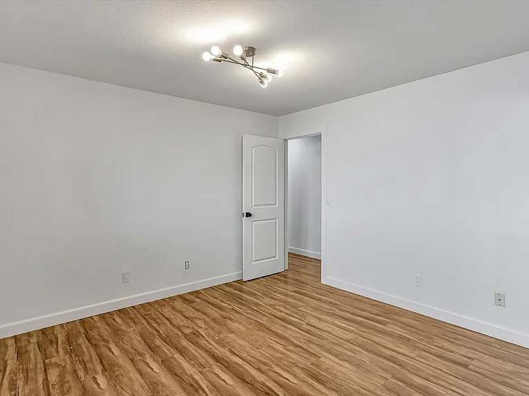 1680 Chestnut St — Photo 16