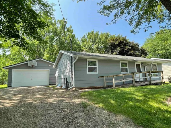 324 E 1st St, Gillett, WI 54124