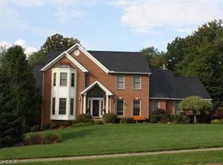 4525 Ridge Crest Dr, Akron, OH 44321