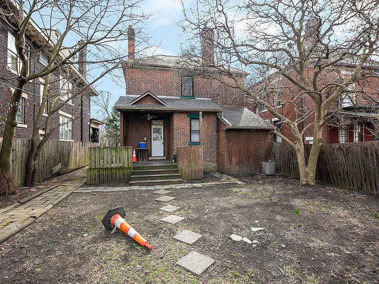 400 E Oakland Ave — Photo 27