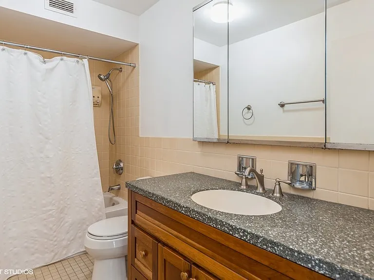 6007 N Sheridan Rd #19D — Photo 10