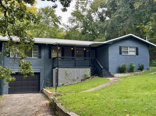 220 W Crest Rd, Rossville, GA 30741