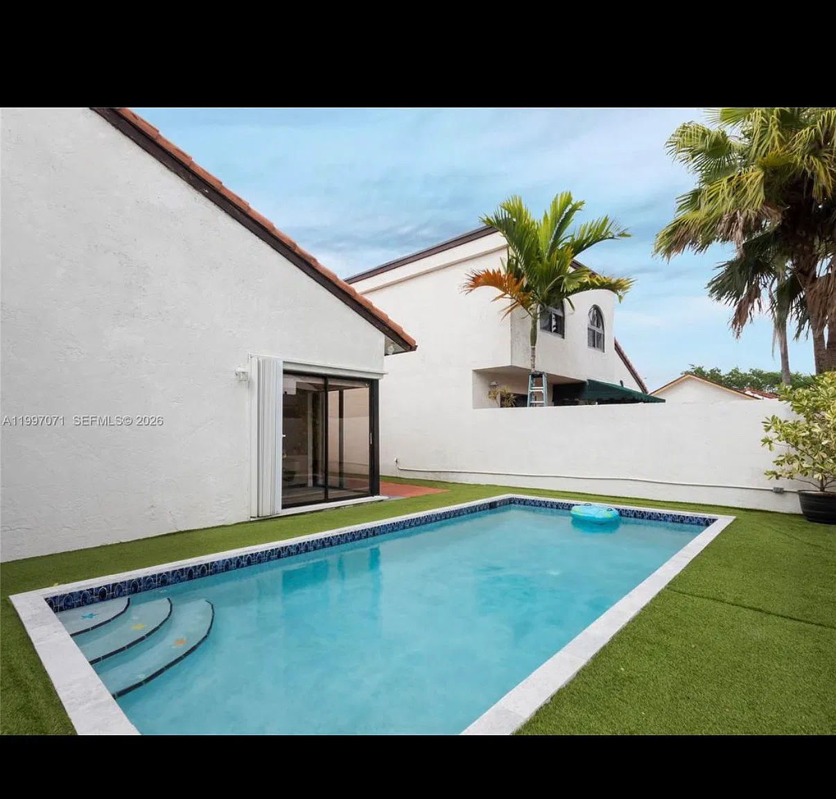 6 bed, 2716 sqft, $7,400 — Photo 3