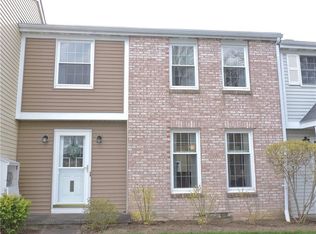 35 Summit Knolls Dr, Webster, NY 14580
