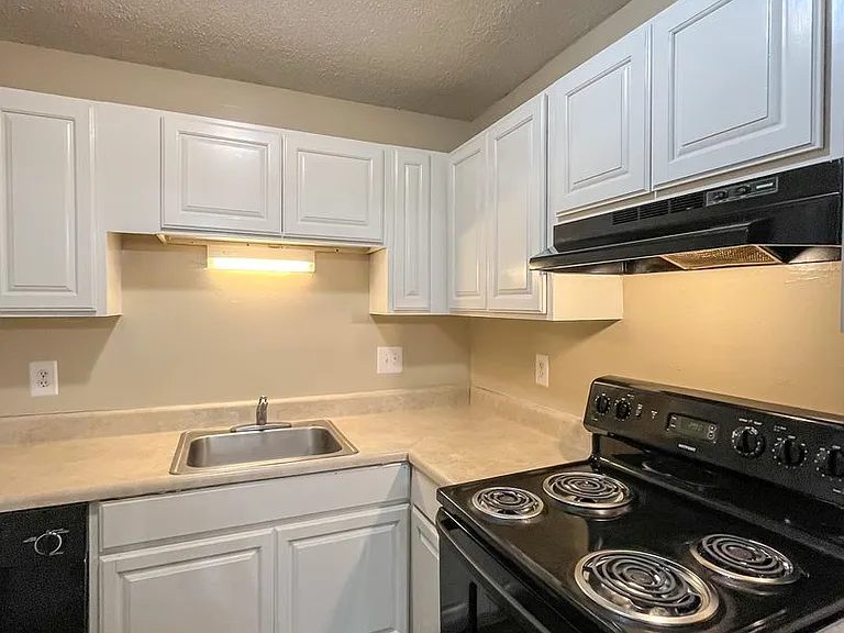 Brynn Marr Village — Photo 63