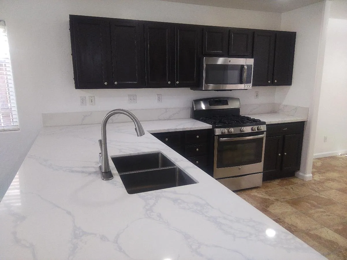 3 bed, 1445 sqft, $2,500 — Photo 2