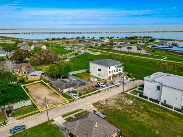 1508 Poinsettia Dr, Metairie, LA 70005