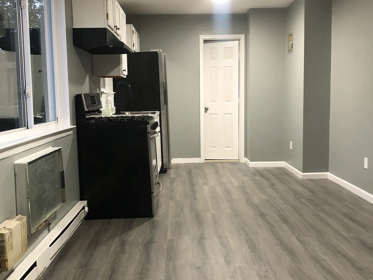 Studio, 350 sqft, $1,595 — Photo 2